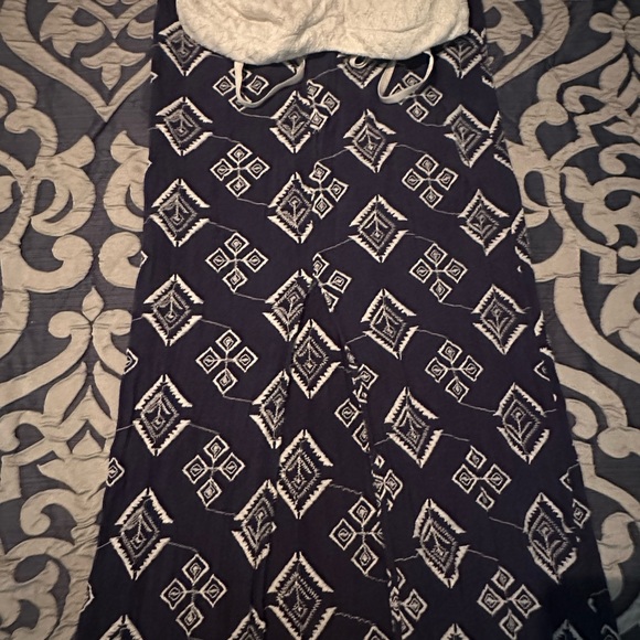 Lily rose maxi dress. Has slit in the back - Picture 4 of 6